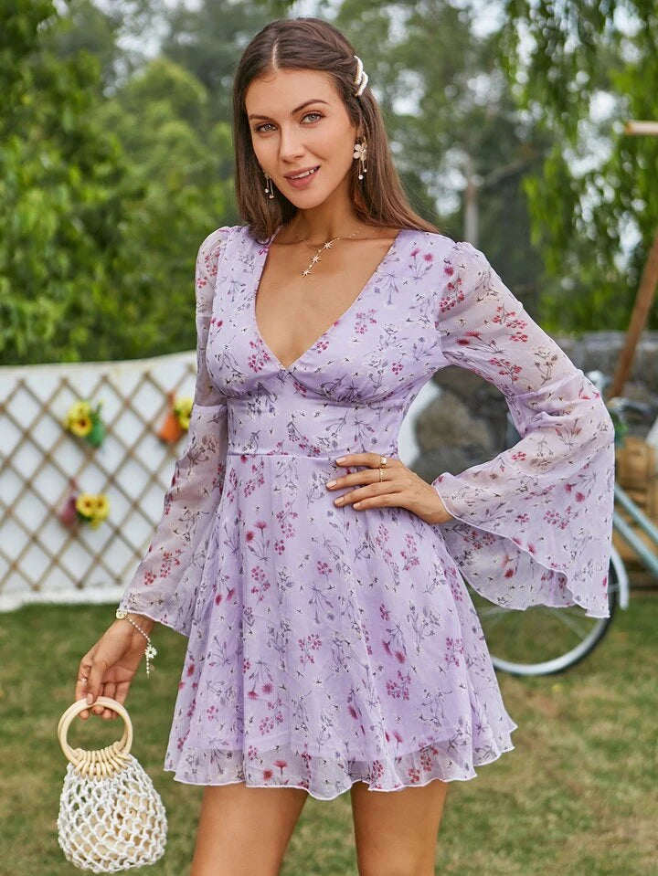 Women's Fashion Temperament V-neck Flared Sleeve Dress
